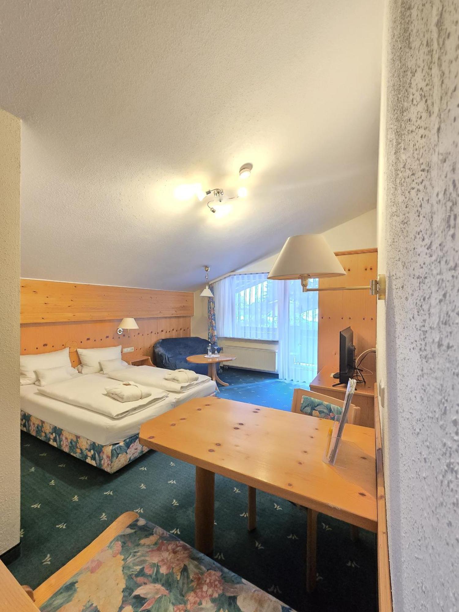 Holzschuhs Schwarzwaldhotel Baiersbronn Bagian luar foto
