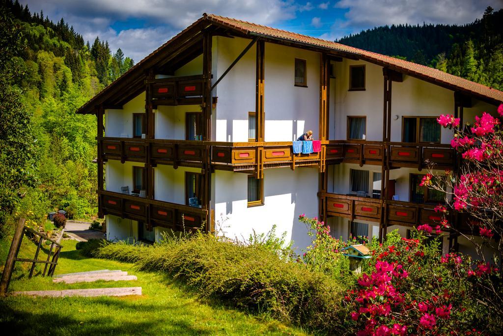 Holzschuhs Schwarzwaldhotel Baiersbronn Bagian luar foto