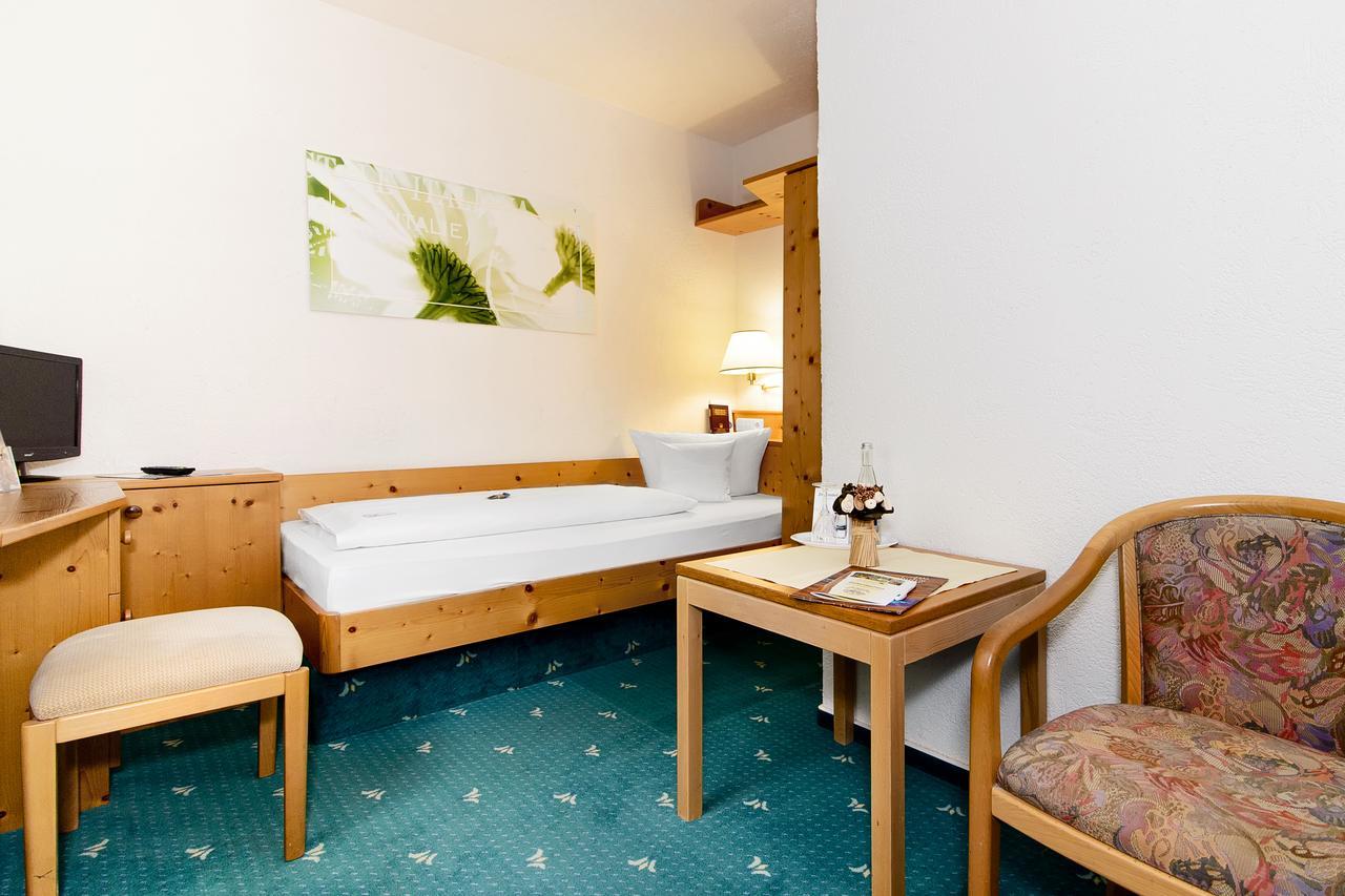 Holzschuhs Schwarzwaldhotel Baiersbronn Bagian luar foto